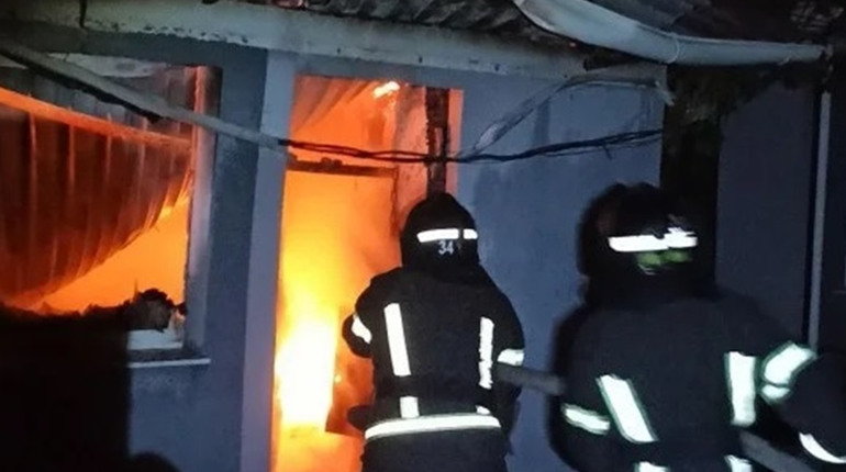Під Мелітополем сталася масштабна пожежа у приватному секторі
