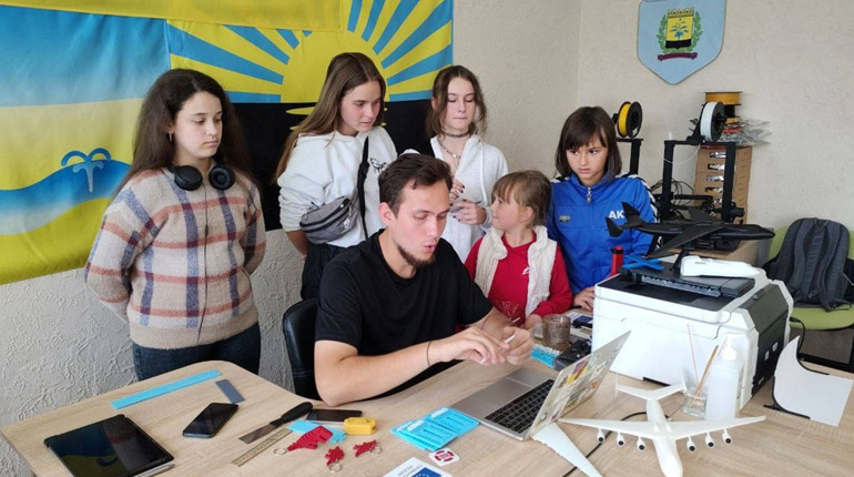 У Покровську почала працювати лабораторія 3D-моделювання, яку відкрили волонтери з Волновахи