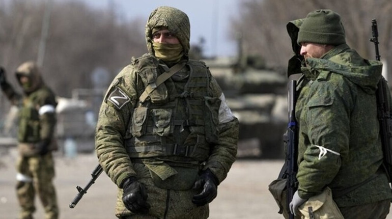 Нові обшуки у Мелітополі: окупанти вилучають з квартир супутникові антени