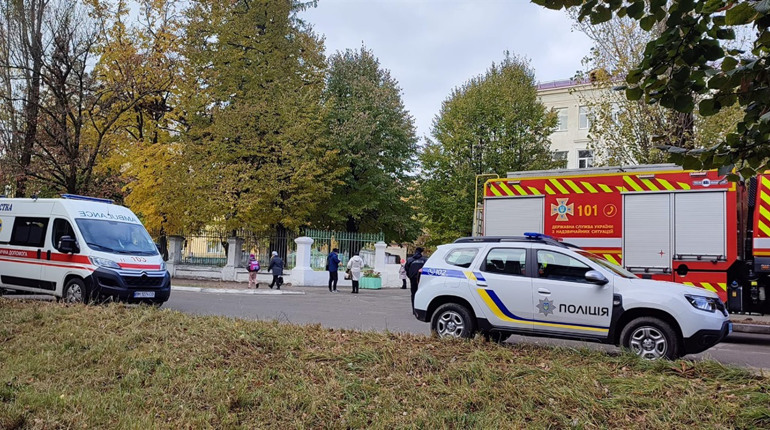 У поліції Шостки прокоментували інцидент із замінуванням однієї зі шкіл міста
