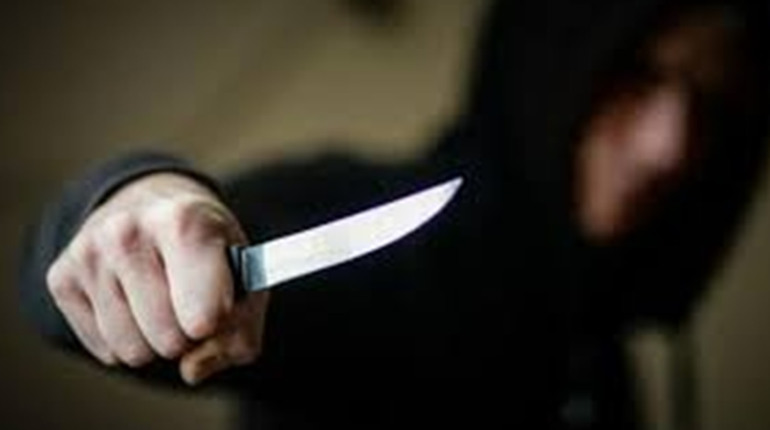 У Фастові на вокзалі трапився конфлікт: безхатько вдарив ножем у груди незнайомого чоловіка