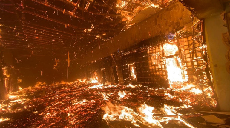 Знову Торецьк під ворожим вогнем. Рятувальники 15 годин боролися з пожежею на шахті