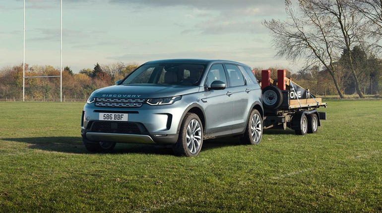 Сімейна зручність: вибір Land Rover Discovery Sport як авто для родини