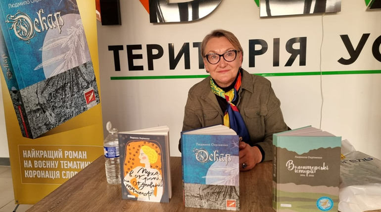 Тепла зустріч у Звягелі з письменницею-волонтеркою Людмилою Охріменко