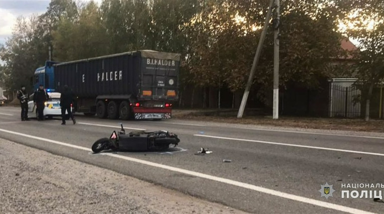 У Маяках через підлітка на електроскутері сталася аварія: постраждав він та його пасажир