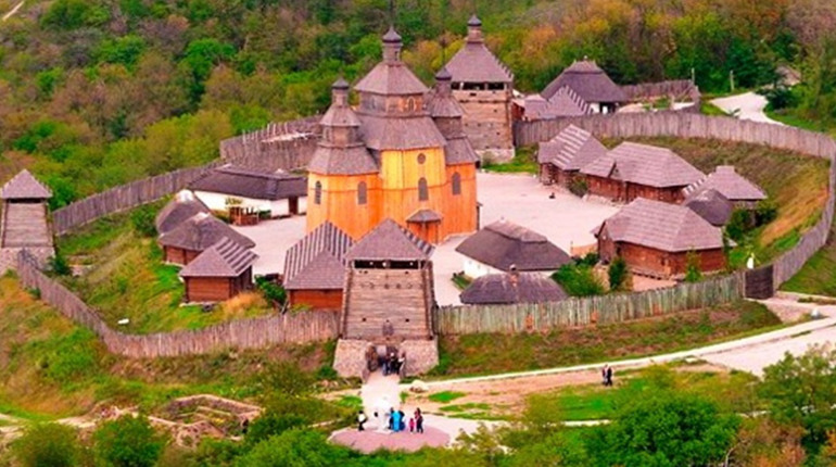 Співробітники "Хортиці" знайшли 2000 експонатів після падіння рівня води у Дніпрі