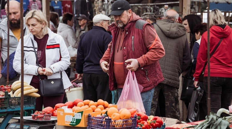 Ціни на ринку у Звягелі цієї неділі: овочі, фрукти, молоко та м’ясо