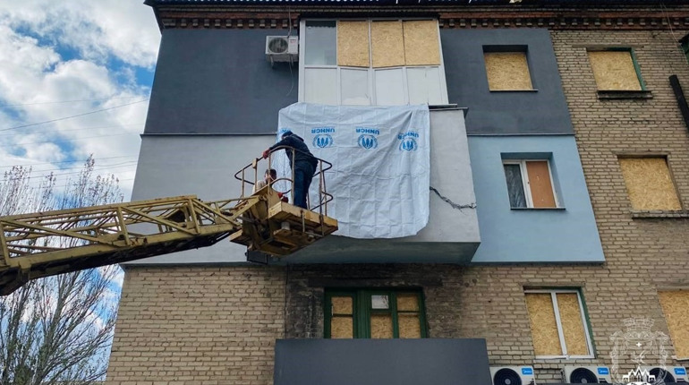 У Покровську закінчують ремонт дахів будинків, пошкоджених внаслідок російських обстрілів