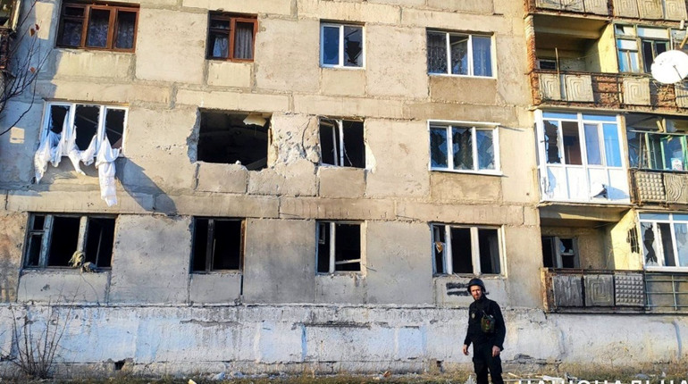 Ворог за добу 20 разів обстріляв Донеччину: у Торецькій громаді є руйнування та поранений