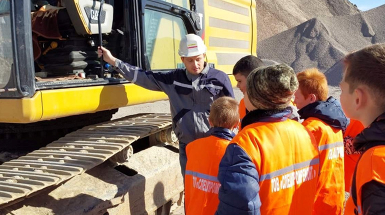 Учні Гурівського ліцею відвідали гранітний кар'єр та дізнались, як він працює