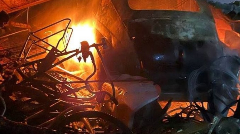 У Гуляйполі внаслідок обстрілів горів автомобіль та гараж