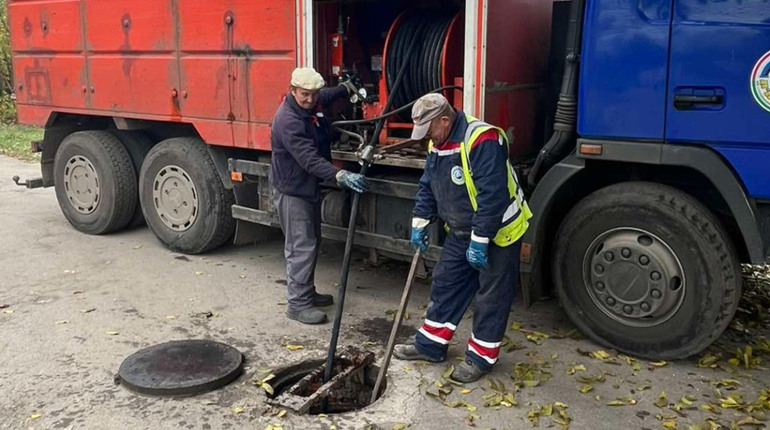 У Лозовій усунуто п’ять аварійних ситуації на водопровідних мережах. Як працювали водяники у жовтні