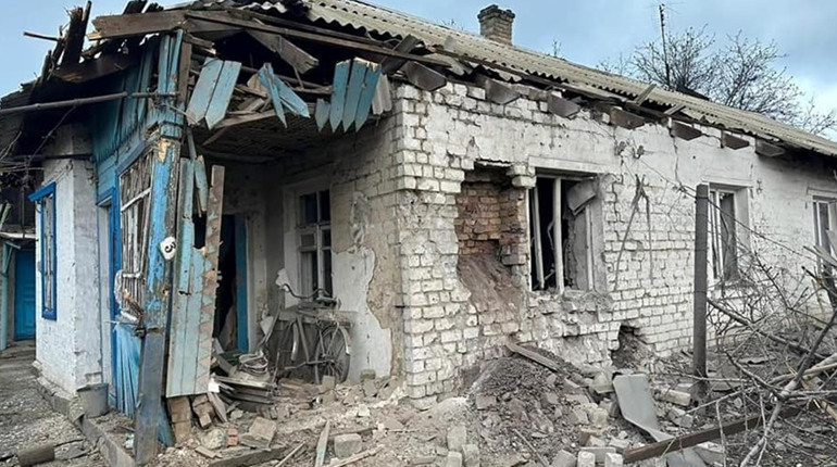 Обстріли на Донеччині: ворог поранив двох людей. В Торецькій громаді пошкоджено два будинки