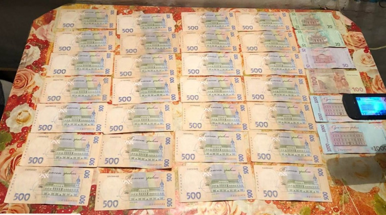 Понад 820 тисяч гривень, вилучених у наркоділків в Покровському районі передали державі