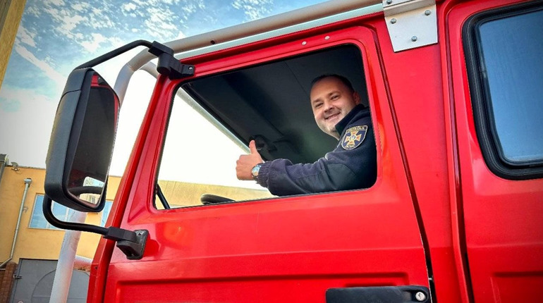 Одеські рятувальники отримали 4 пожежні автоцистерни-всюдиходи від американського фонду