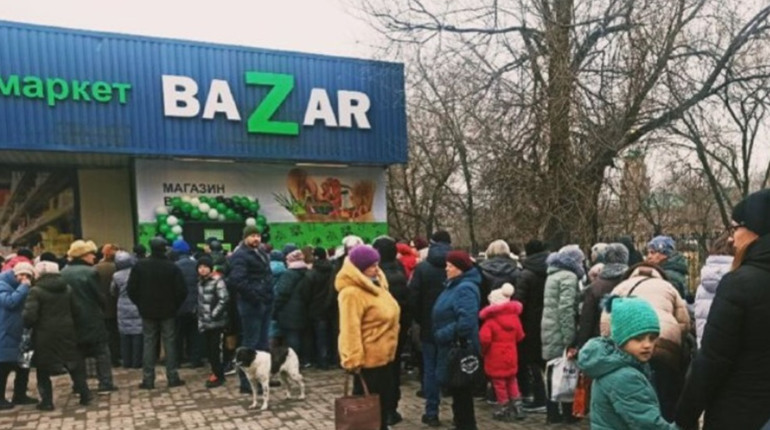 За "російським стандартом". На окуповану Луганщину завезли ковбасу з води, цукру та харчових добавок