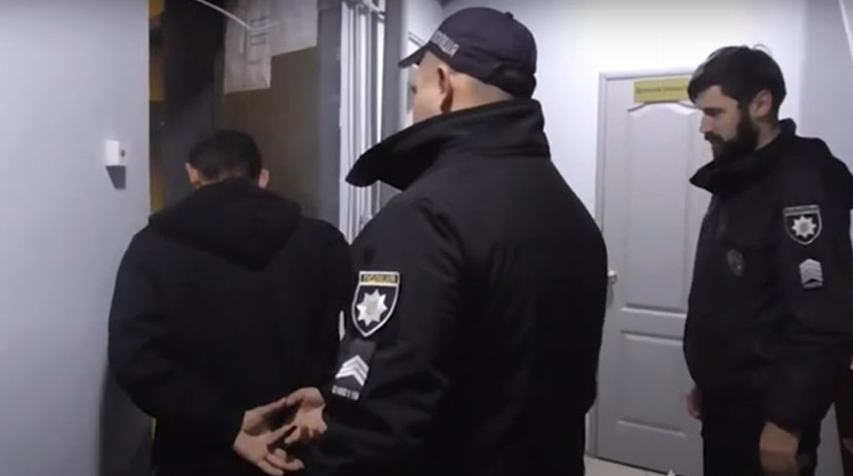 У Тростянці чоловік проник до квартири 72-річної жінки та зґвалтував її: деталі справи