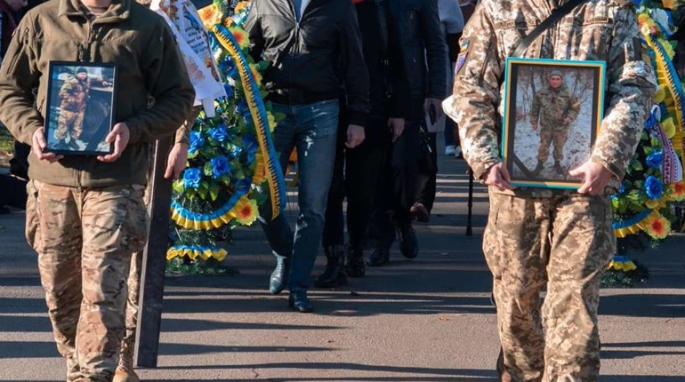 У Нікополі провели в останню путь захисників України — Василя Дрозда та Євгенія Ніконова