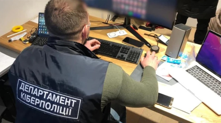 Поліція Луганщини запрошує майбутніх кіберполіцейських на онлайн-зустріч. Як потрапити