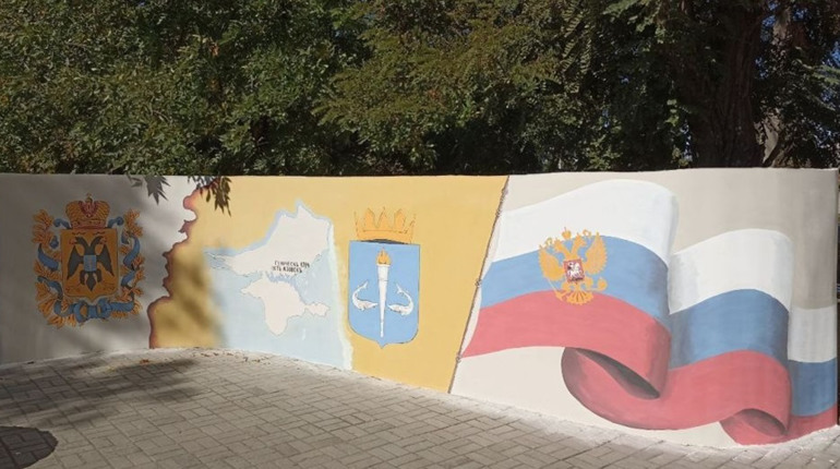 На окуповану Херсонщину запросили художників з росії, щоб малювати пропагандистські мурали