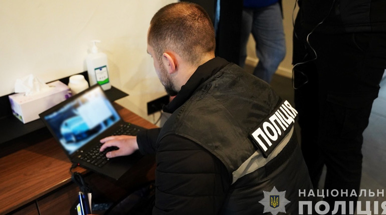 Міжнародне злочинне угруповання ошукало «інвесторів» ЄС на сотні тисяч євро