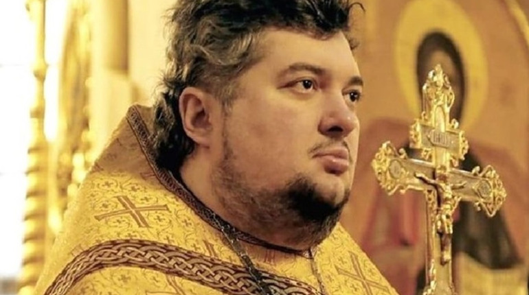 Батюшка з Лисичанська знову "засвітився" на зв'язках з РФ. Роздавав "ждунам" обігрівачі від РПЦ