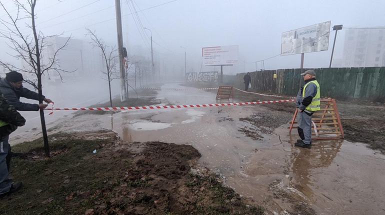 Один з мікрорайонів Чернігова сильно затопило. На вулицях справжній потоп