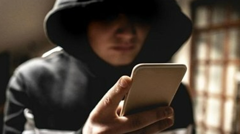 Шахрайські схеми та прості правила безпеки: як не потрапити на гачок аферистів