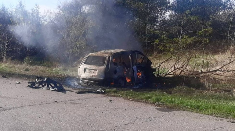 Російські терористи атакували автівку на Херсонщині: водій загинув, поранена жінка та немовля