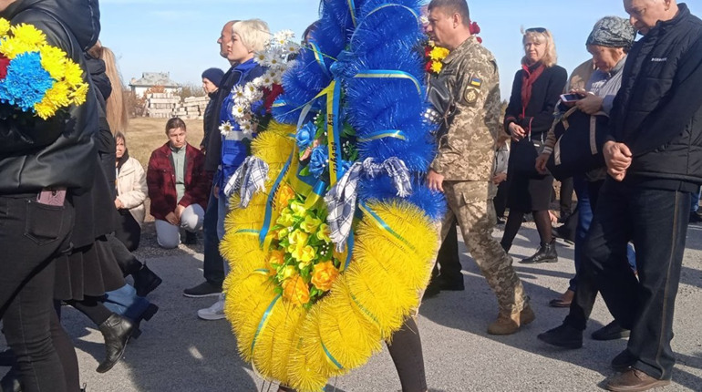 На щиті повернулися додому долинчани Василь Поліщук та Сергій Потапчук