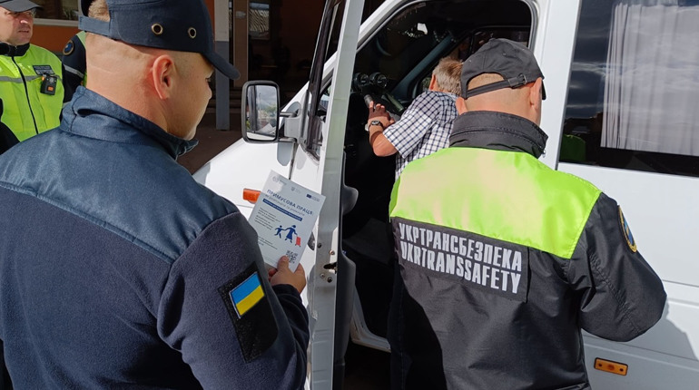 Тиждень безпеки дорожнього руху: на Чернігівщині перевіряють автотранспорт