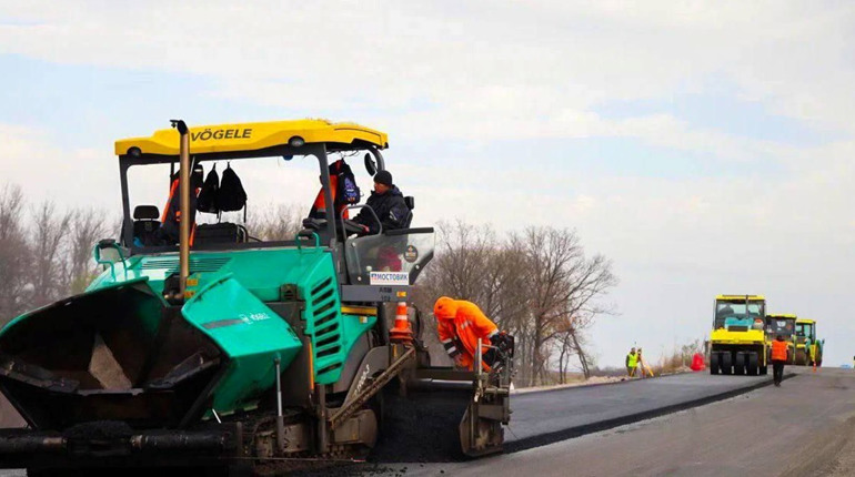 Російські окупанти проводять ремонт автодоріг у Запорізькій області