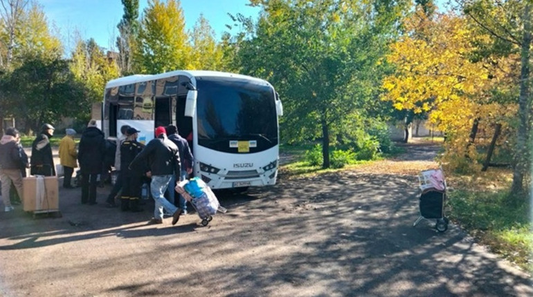 Черговий евакуаційний автобус з Торецька до Дніпра відправиться 16 листопада