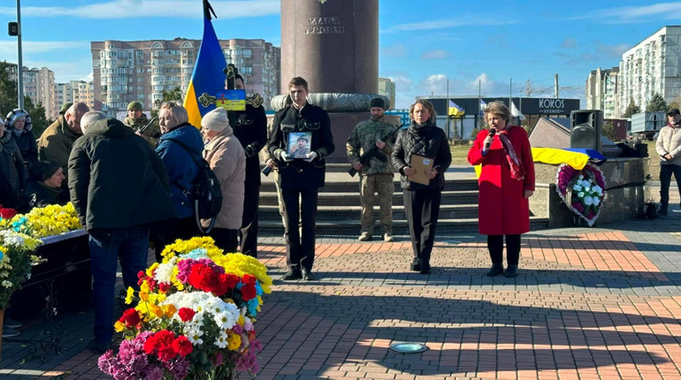 Южненська громада провела в останню путь воїна Сергія Мазурова (ФОТО)