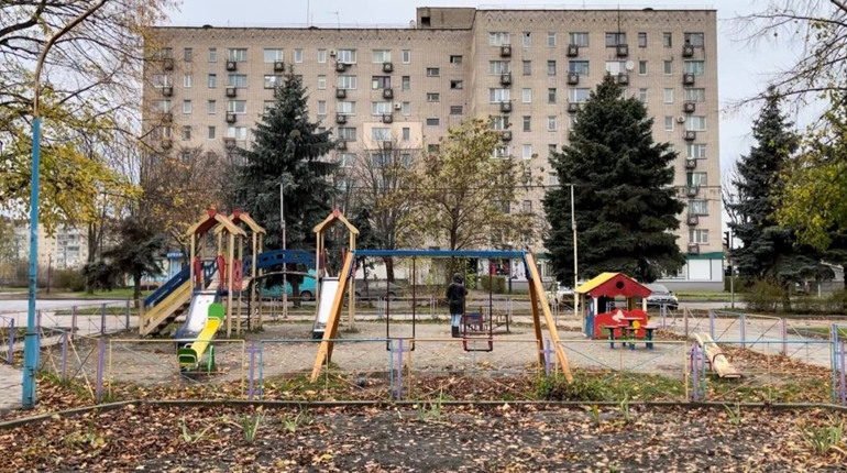 У якому стані дитячі майданчики Жовтих Вод? (ФОТОРЕПОРТАЖ)