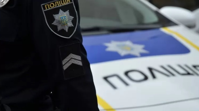 Хотіла вбити ножем знайому. У Чернігові поліцейські затримали 19-річну підозрювану
