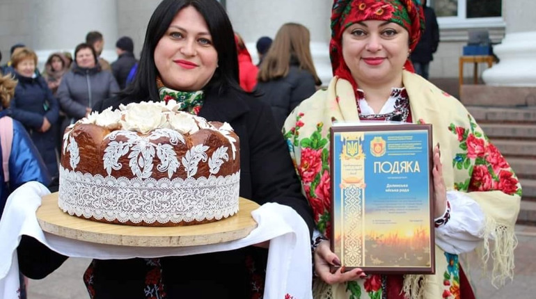 Долинські пекарі дивували кропивничан валованами та короваєм