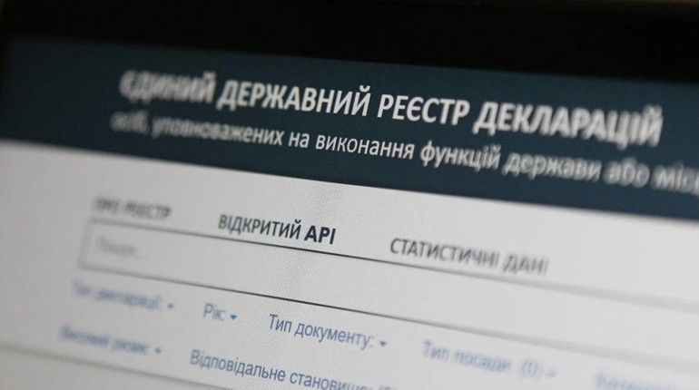 Декларування відновлено: хто з посадовців і депутатів Сірогозщини повинен подати декларації
