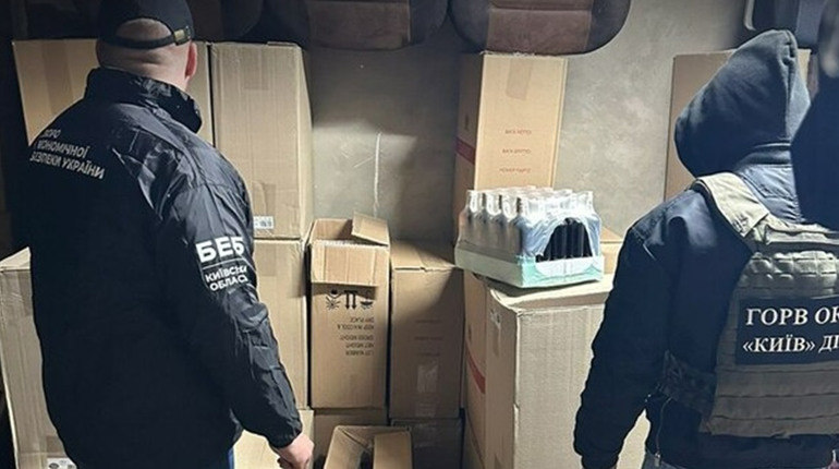 Фальсифіковані сигарети та алкоголь на 2,8 млн грн: у Фастові та Білій Церкві виявили склади