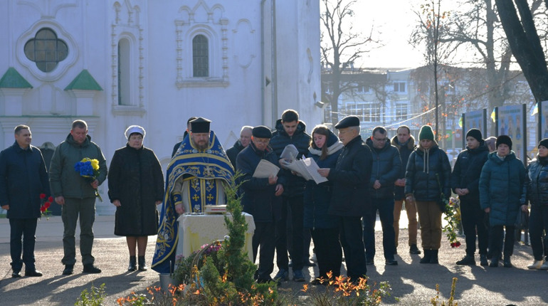 Алея Героїв об’єднала ніжинців молебнем