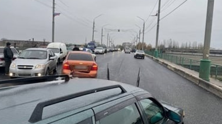 У Мелітополі сталося масштабне ДТП. Постраждало десять автомобілів