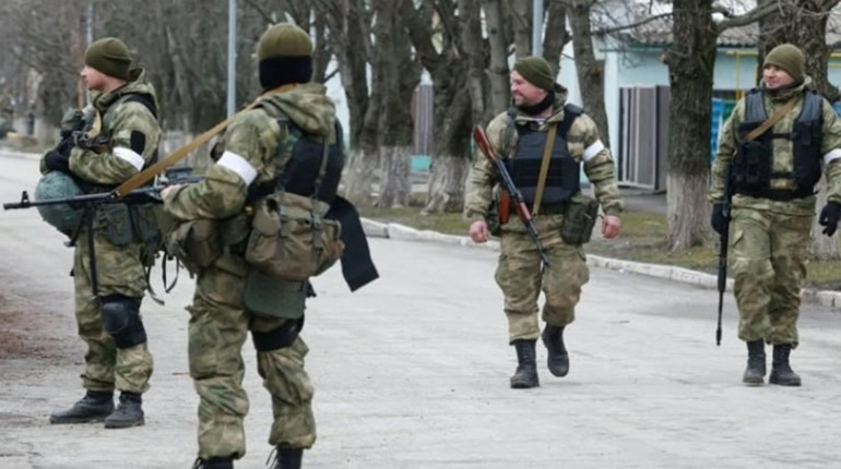 Російські військові у Мелітополі влаштовують облави на водіїв авто з українськими номерами