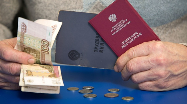 На загарбаній Херсонщині окупанти виплачують пенсії, значно менші, ніж середні в Росії