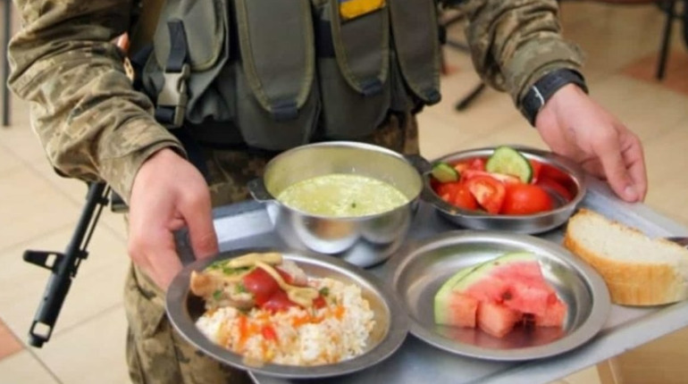 На Київщині викрили посадовців військової частини: продавали продукти у магазинах та ресторанах