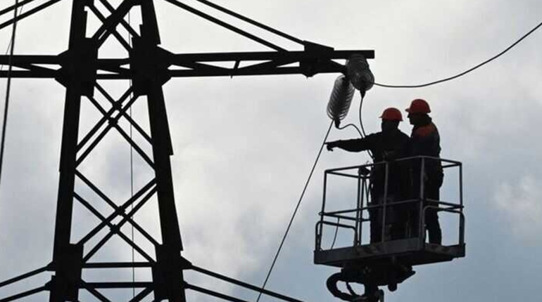 Близько 2400 абонентів на Чернігівщині через негоду вже другий день без електропостачання