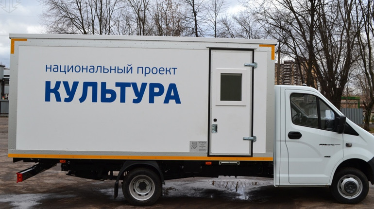 В окуповані регіони України для посилення пропаганди росіяни почали постачати автоклуби
