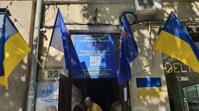 Переселенців з Луганщини консультують з питань зруйнованого житла. Де надають допомогу