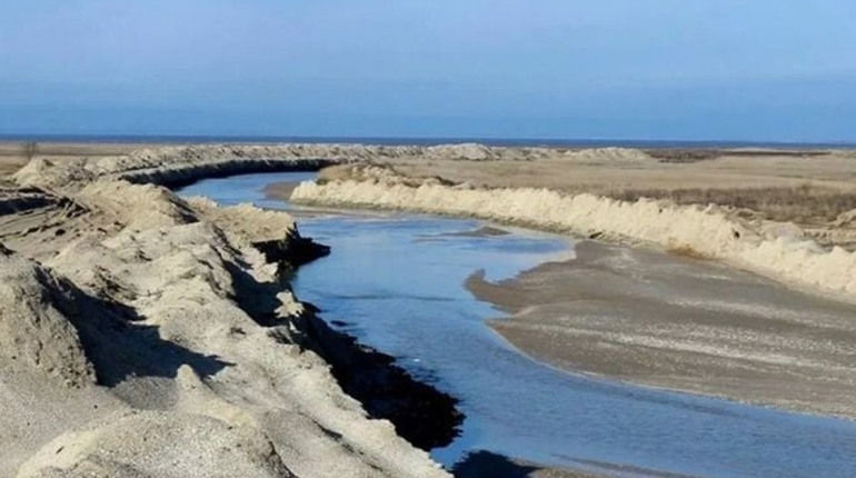 Під Мелітополем на берег лиману винесло міну
