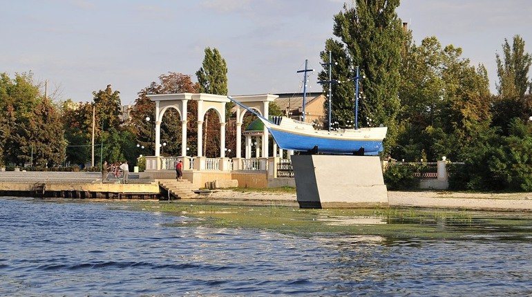 У Голій Пристані тільки через пів року відступила вода після підриву Каховської ГЕС (відео)