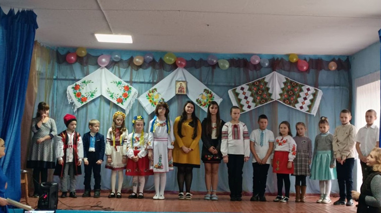 Родинне свято в Марфівській школі влаштували вихованці класу сольного співу